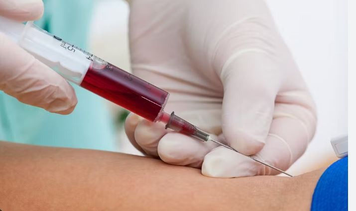 जिल्ला प्रशासन कार्यालयका कर्मचारीकाे रक्त जाँच