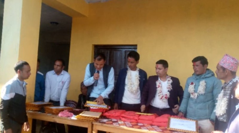 हाम्रोे युवा समाजद्धारा स्थान प्राप्त गर्ने बालशिक्षा मावि गैरिनेटाका विद्यार्थीलाई शैक्षिक सामग्री प्रदान 