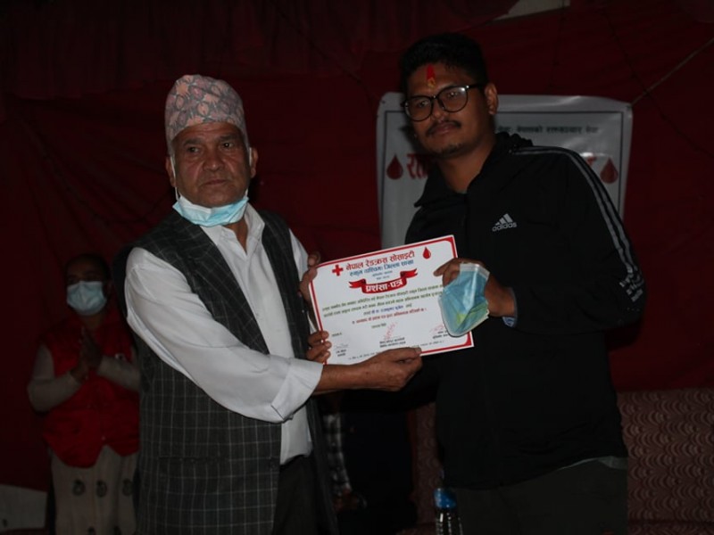 १ सय ६६ जना रक्तदातालाई सम्मान 