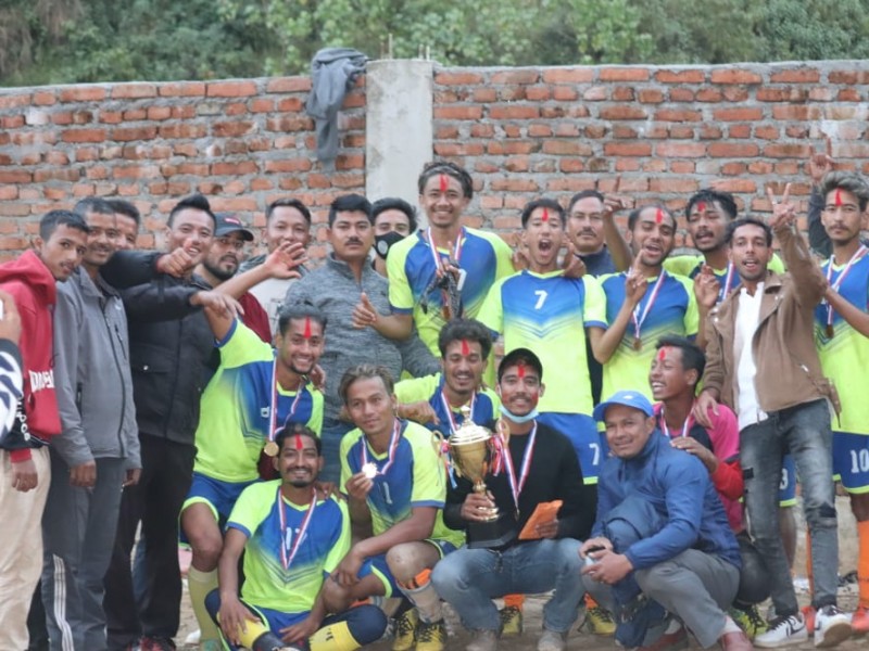 सोलावाङ आयोजित फुटबलको उपाधि सल्लेलाई