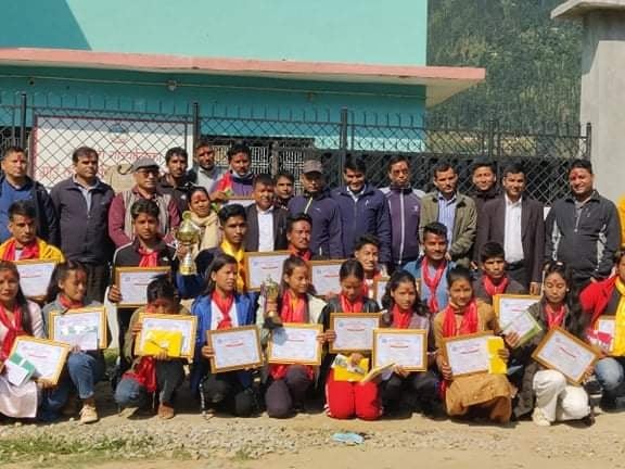 भलिबलको उपाधी जित्ने खेलाडीलाई सानीभेरी गाउँपालिकाले दियो जनही ५/५ हजार 