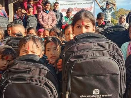 मुसीकोट ११ का ९० जना बिद्यार्थीलाई शैक्षिक सामग्री सहयोग 