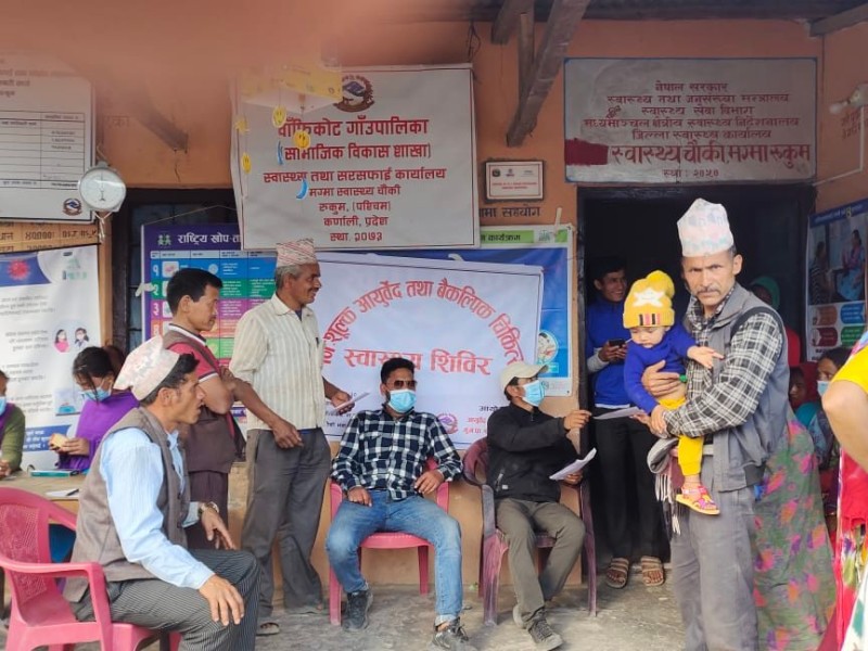बाँफिकोट ७ मा निःशुल्क आयुर्वेदिक शिविर, साढे ४ सयले सेवा लिए