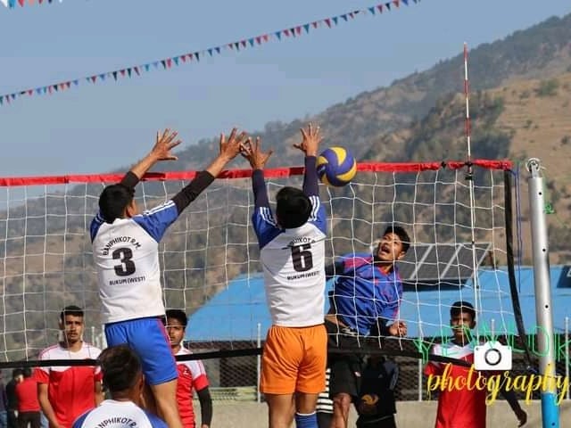 थवाङमा आयोजित भलिबलमा पुरुष तर्फ आयोजक थवाङ र महिला तर्फ भूमे प्रथम