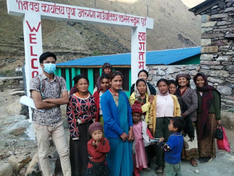 कोरोना विरुद्धको खोप लगाए नलगाएको बारेमा बुझ्दै सुआहारा
