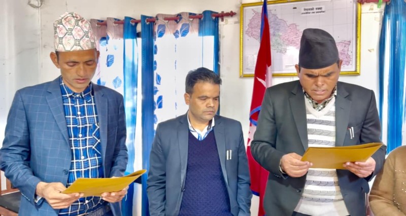 उपनिर्वाचन :  नवनिर्वाचित वडा अध्यक्ष खत्रीद्धारा सपथ ग्रहण 