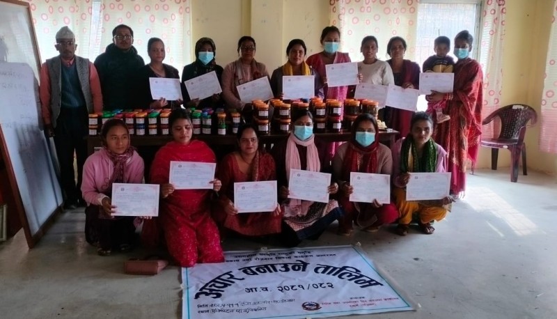 महिलालाई आत्मनिर्भर बनाउन अचार बनाउने तालिम 