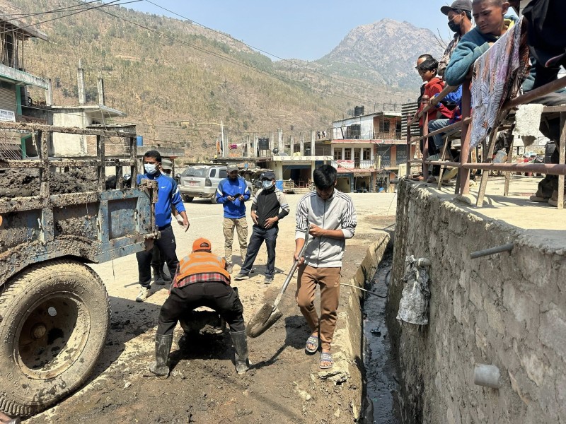 वाइसीएलले गर्याे सिम्ली बजार क्षेत्रको फोहोर सरसफाइ