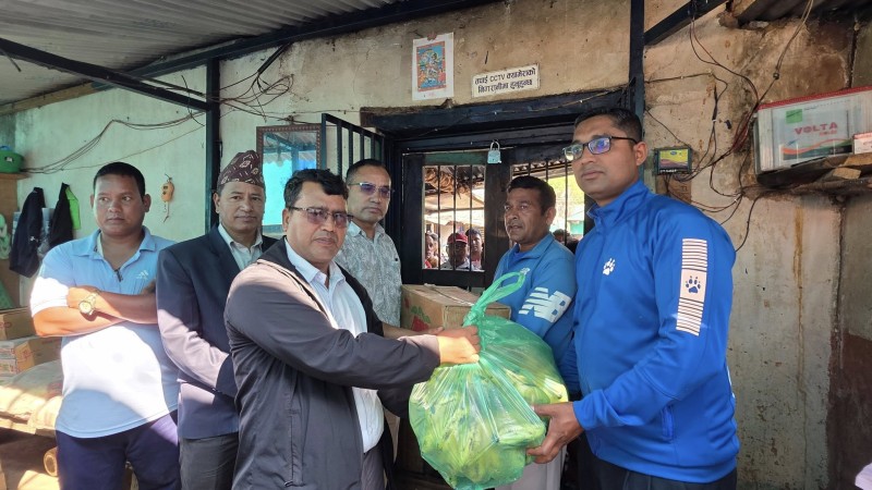 २३ औँ कृष्ण सेन ‘इच्छुक’ स्मृति दिवस: १६३ कैदी बन्दीलाई फलफुल वितरण