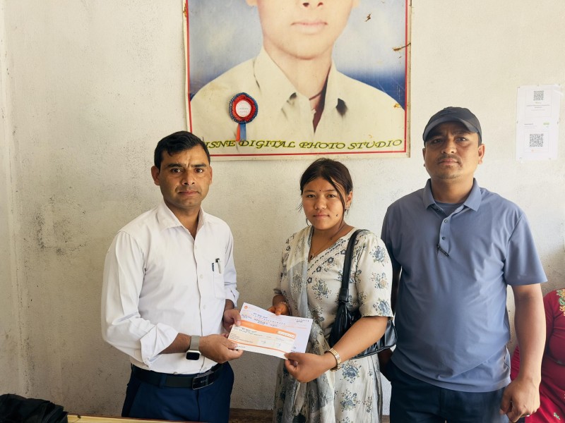 उपचारत धनबहादुरलाई एक लाख बढी आर्थिक सहयोग 