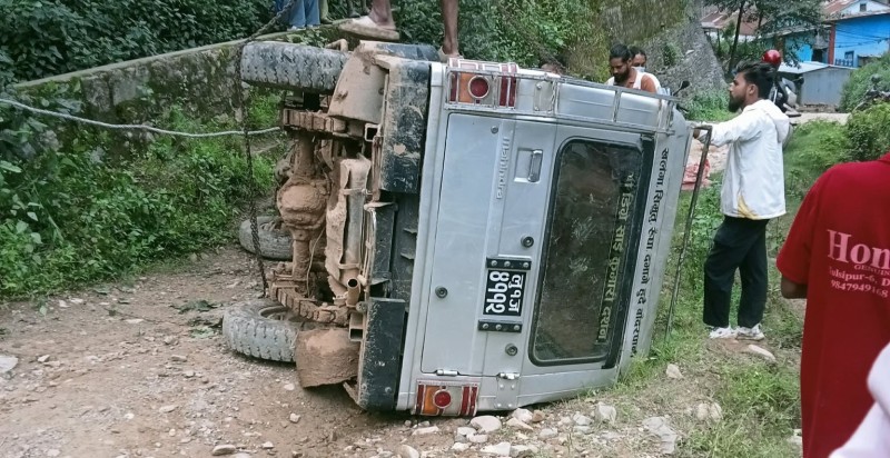 बाँदरपानीबाट खलंगा आउँदै गरेको जिप दुर्घटना, ७ जना घाइते 