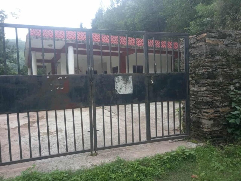 मुसिकोट ८ को स्वास्थ्य चौकीमा जग्गा धनीले लगाएको ताला नगर प्रहरीले खोल्यो, किन लागेको थियो ताला ?