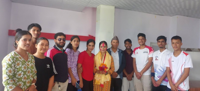 अखिल क्रान्तिकारीद्धारा लेखापाल अञ्चना खत्रीलाई सम्मान 