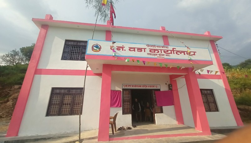 उद्घाटन गरेको एक महिना नपुग्दै वडा कार्यालय भवन अज्ञात समुहद्धारा तोडफोड