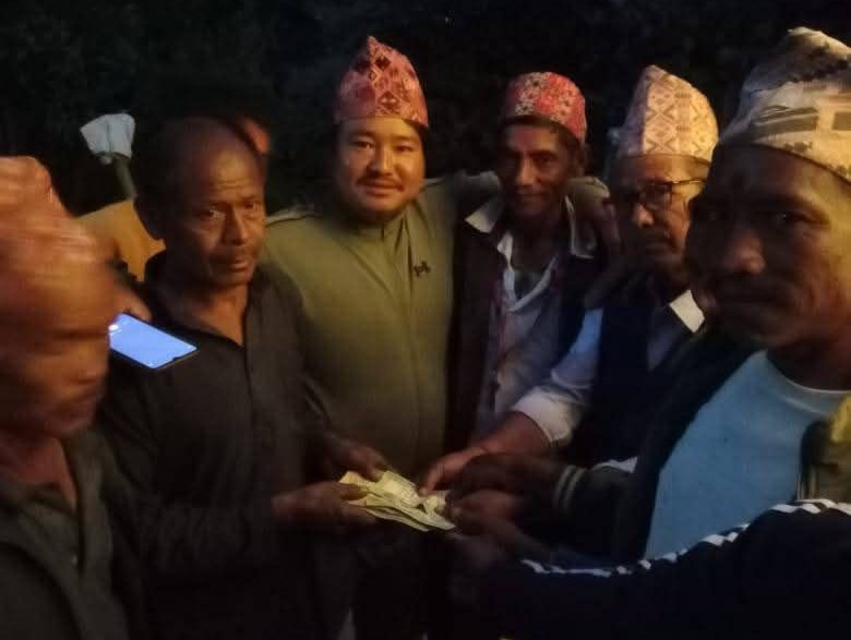 देउसी भैलोबाट संकलन भएको रकम विपन्न परिवारलाई सहयोग 