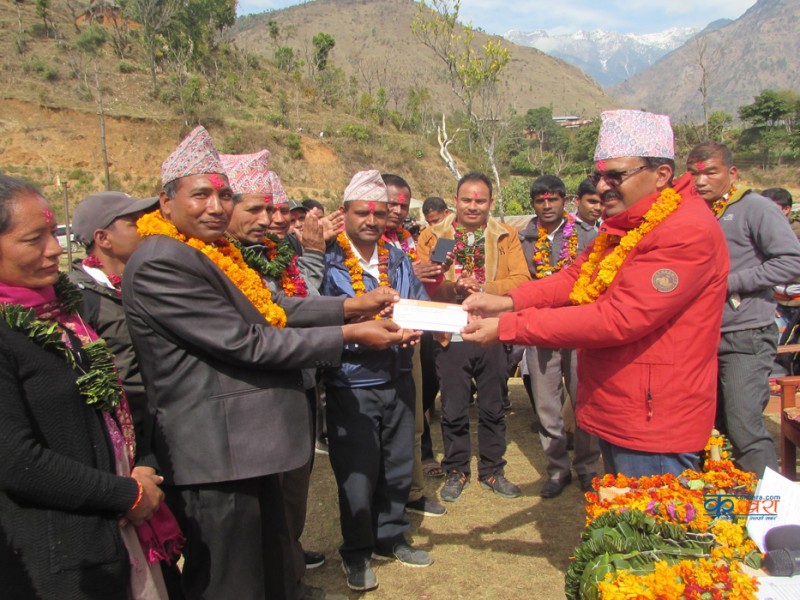 बाँफिकोटका सय विद्यार्थीलाई छात्रवृत्ति