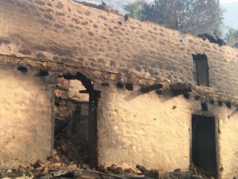 बाँफिकाेट ३ सर्सुकाँडाका आगलागि पिडितलाई राहात वितरण 