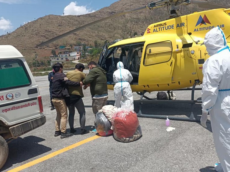 रुकुम पश्चिमबाट ‘एयर लिफ्ट’ गरेर एक कोरोना संक्रमितलाई कोहलपुर लगियो