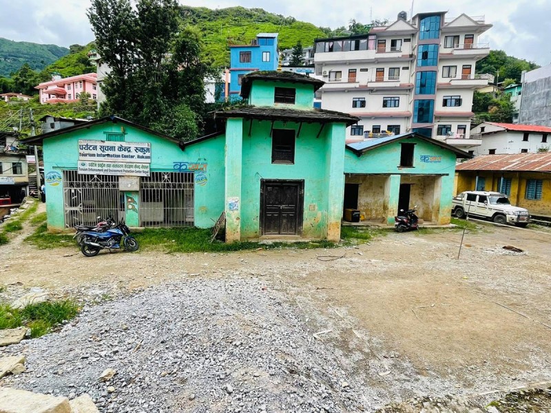 बिग्रदो हालतमा बाल मन्दिर !