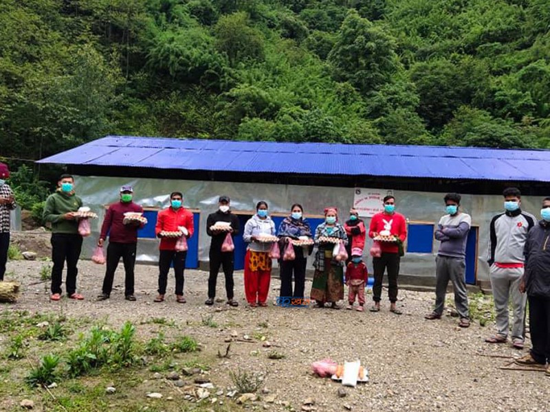 संक्रमितको पोषण र गरीब विपन्नका लागि व्यक्तिगत सहयोग