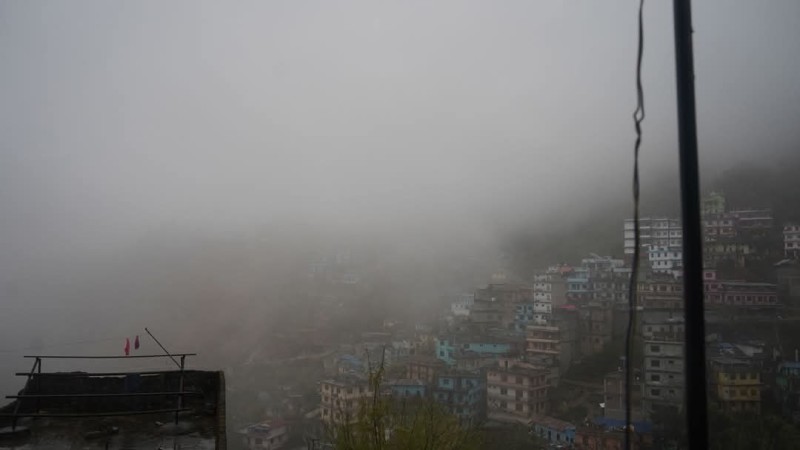 हिउँद सकिँदै गर्दा वर्षा,  कृषक हर्षित