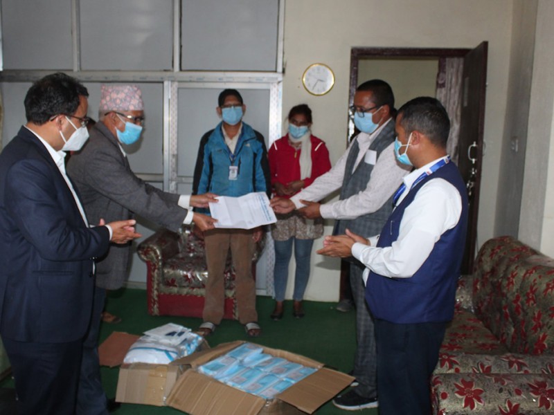 मुसीकाेट नगरपालिकालाई विभिन्न स्वास्थ्य सामग्री सहयोग