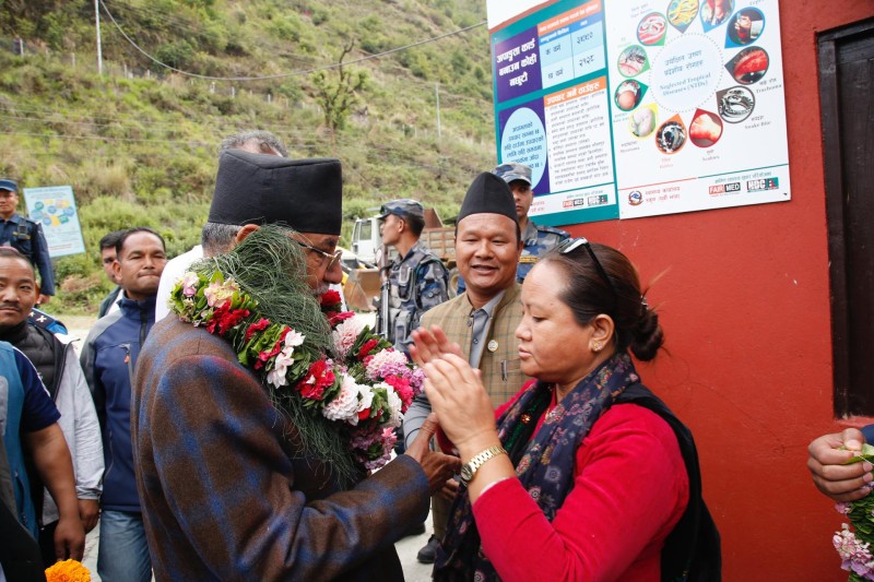 भूमे गाउँपालिकामा प्रचण्डकाे स्वागत, गाउँपालिका कार्यालयकाे अवलाेकन