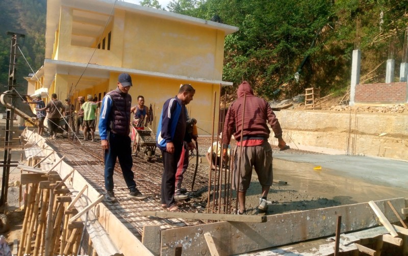 त्रिवेणी मावि सिम्रतुमा एकैसाथ दुईवटा भवन निर्माण हुँदै 