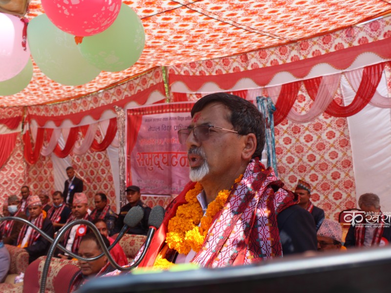 सडक विस्तार गरे जसरी रुकुम पश्चिमका घर घरमा बिजुली बाल्छौंः अर्थमन्त्री शर्मा 