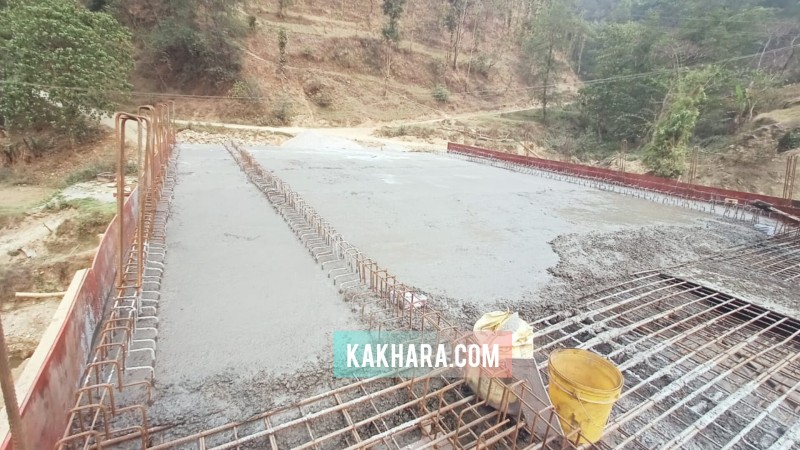 पितिवाङ खोला पुल निर्माणकाे काम अन्तिम चरणमा, ढलानको काम जारी 