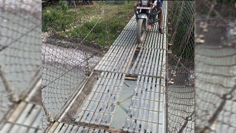 रिम्नाको झोलुंगे पुल जोखिममा, भ्वाङ परेको पुलमा दैनिक कयौँ मोटरसाइकल अड्किन्छन्