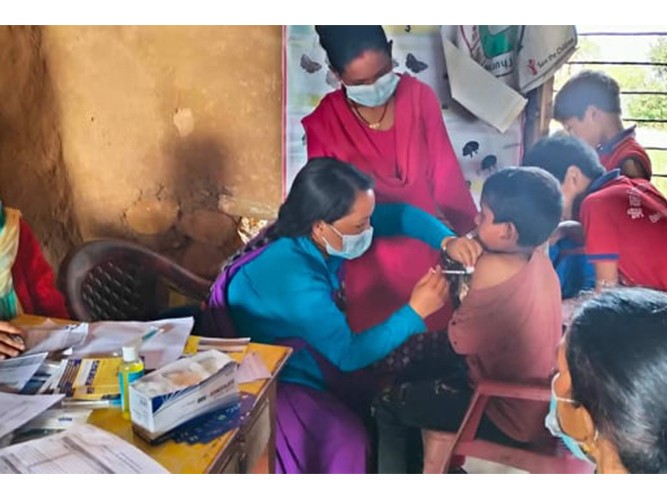 त्रिवेणिमा ६ हजार बढी बालबालिकाले पाए टाइफाइड खोप 