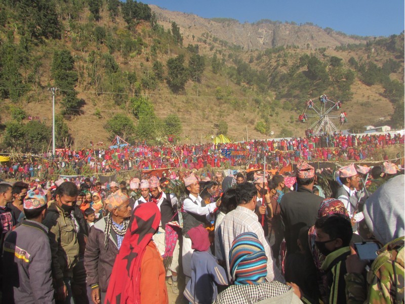 कुनाखेत मेलामा  महिला पुरुष भलिवल प्रतियोगता आयोजना