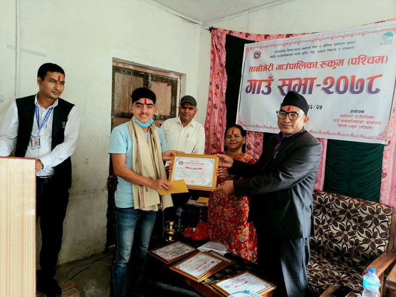 सम्पादक खड्का पुरस्कृत