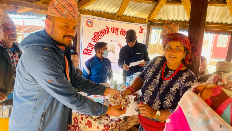 बाँफिकाेट २ मा पशु स्वास्थ्य शिविर, ७ हजार बढी पशुपंक्षीकाे उपचार
