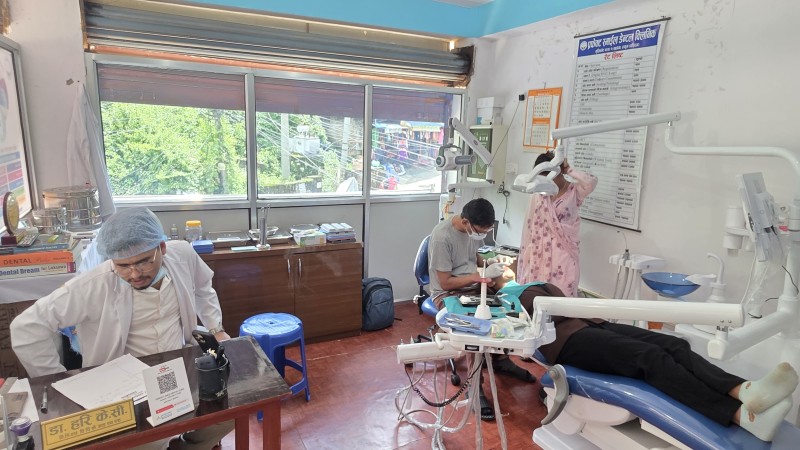 रुकुम पश्चिममा पहिलो पटक दाँतमा तार बाँध्ने सेवा सुरु 