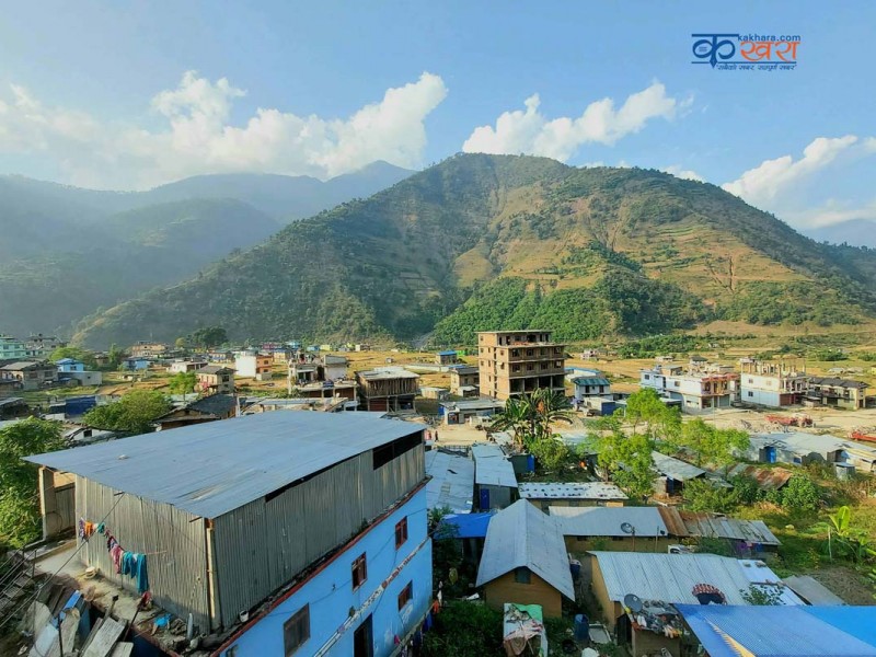 राडी बजारमा सिसी क्यामेरा जडान हुँदै 