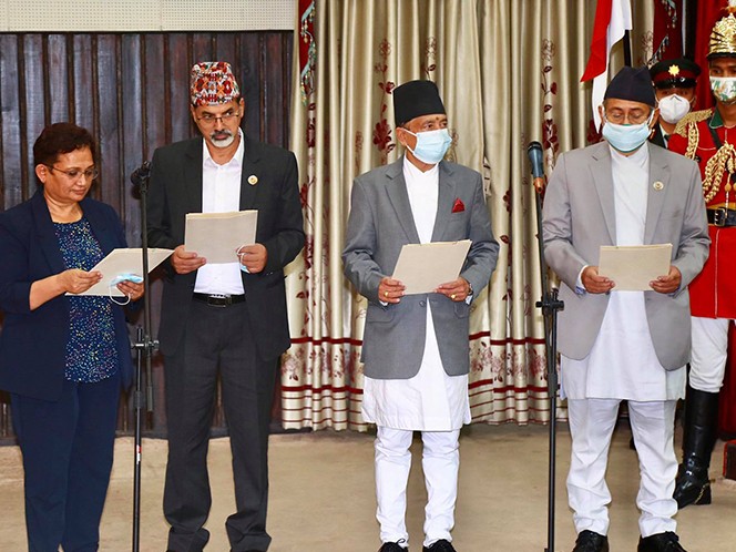 चार मन्त्रीद्धारा सपथ ग्रहण