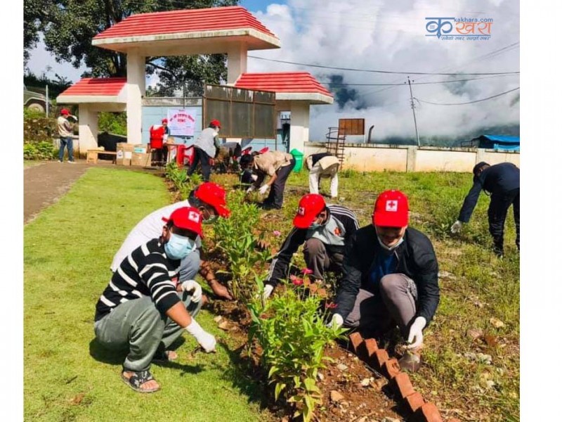 रेडक्रस स्थापना दिवसमा कमल दहमा सरसफाई, विभिन्न स्वास्थ्य सामग्री सहयोग 
