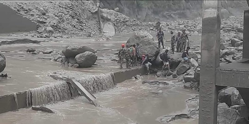 अपडेट : रसुवा बाढीबाट मृत्यु हुने ११ पुगे, ८६२ जनाको उद्धार