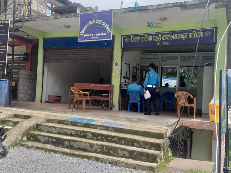 रुकुम पश्चिममा २१ सय बढी सवारीलाई कारबाही, साढे १८ लाख राजस्व सङ्कलन