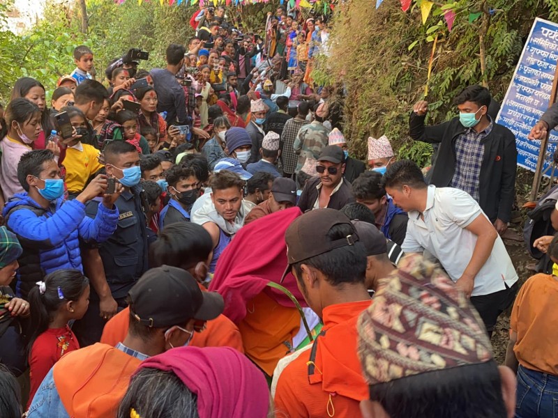 त्रासकाबीचमा पनि भिडभाड