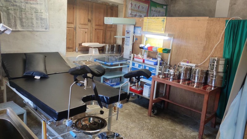 साँख स्वास्थ्य चौकीलाई स्वास्थ्य सामग्री सहयोग 