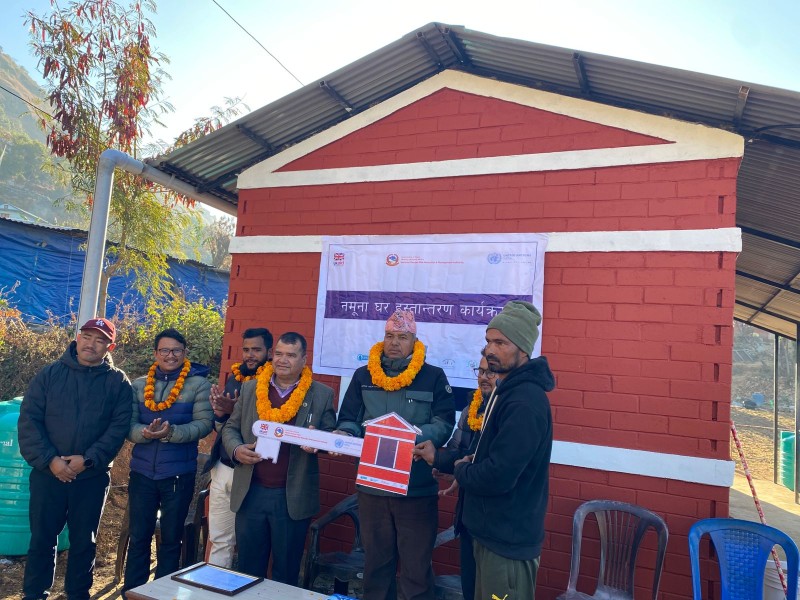 अरुणकाे परिवारलाई भूकम्प प्रतिरोधात्मक नमुना घर