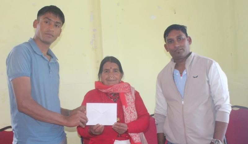 ‘जनयुद्ध’ दिवसको अवसरमा आयोजित बक्तृत्वकला प्रतियोगिताकाे पुरस्कार वितरण 