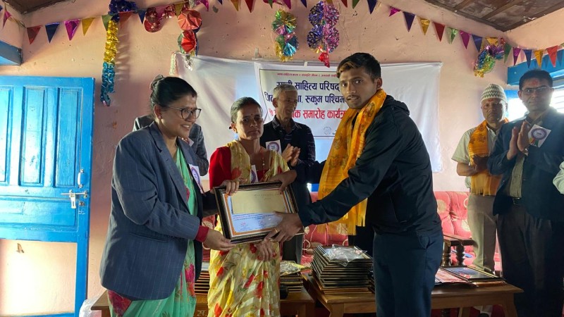 कखराकर्मी बलेन्द्र पुरस्कृत 