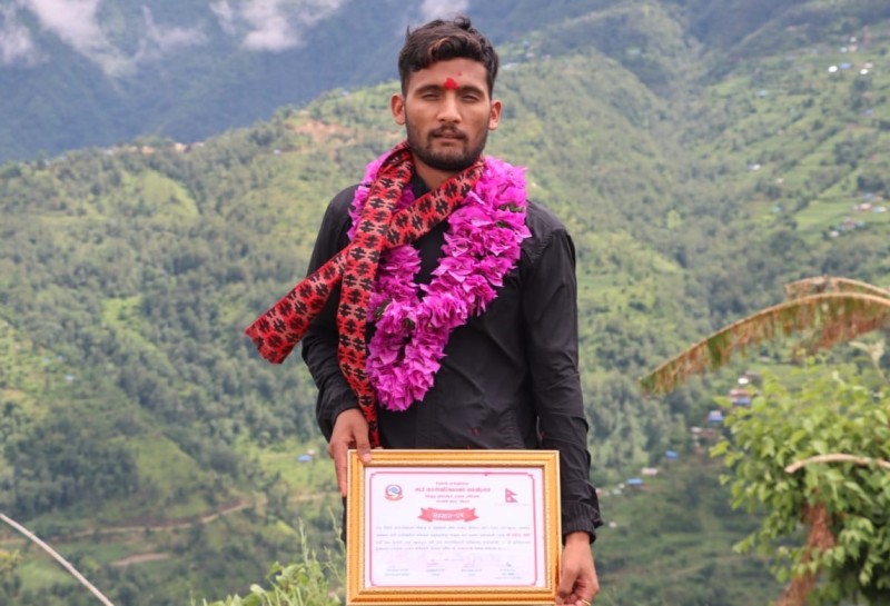 कखराकर्मी बलेन्द्र ओली सम्मानीत