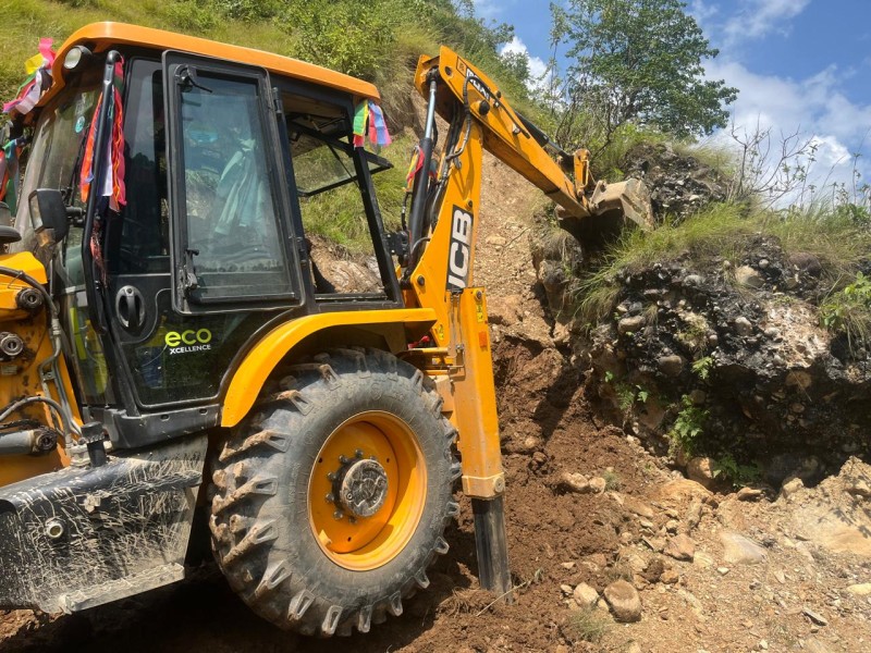 बाँफिकोट गाउँपालिकाद्धारा ग्रामीण सडकको सफाई सुरु