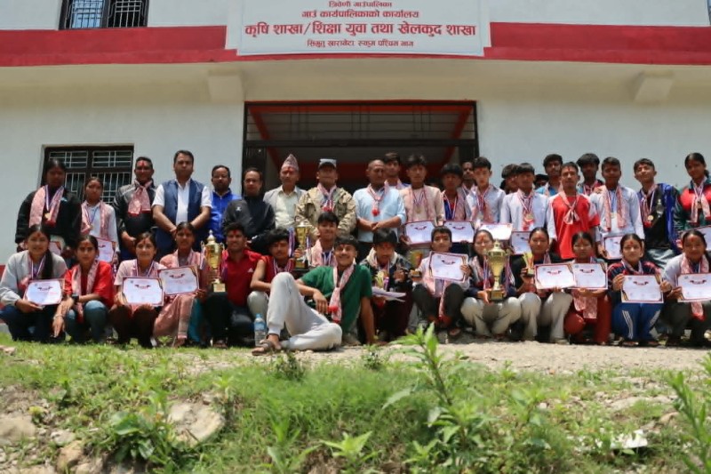 जिल्लास्तरिय राष्ट्रपती रनिङ शिल्डमा तेस्रो भएको त्रिवेणीलाई पालिकाको सम्मान 