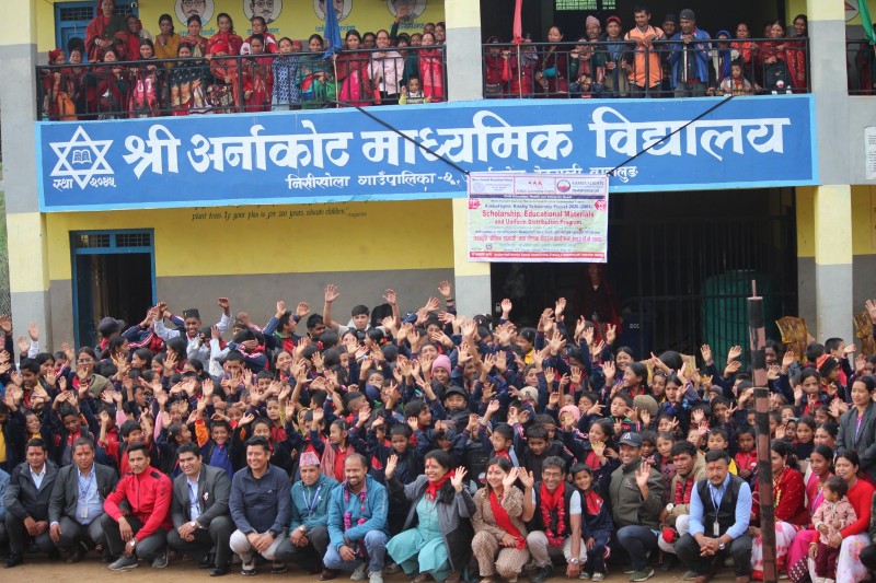 कर्मफ्लाइट्स फाउन्डेसन नेपालद्वारा शैक्षिक सामग्री वितरण